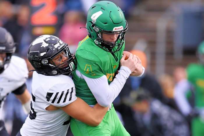 Tualatin.West-Linn.6A-football-semifinal.Leon-Neuschwander.86